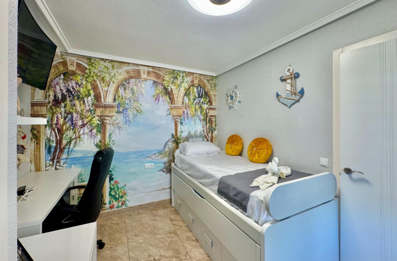 Odsprzedaż - Mieszkanie w bloku - Torrevieja - Torre La Mata