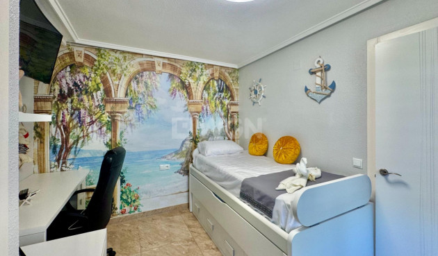Odsprzedaż - Mieszkanie w bloku - Torrevieja - Torre La Mata