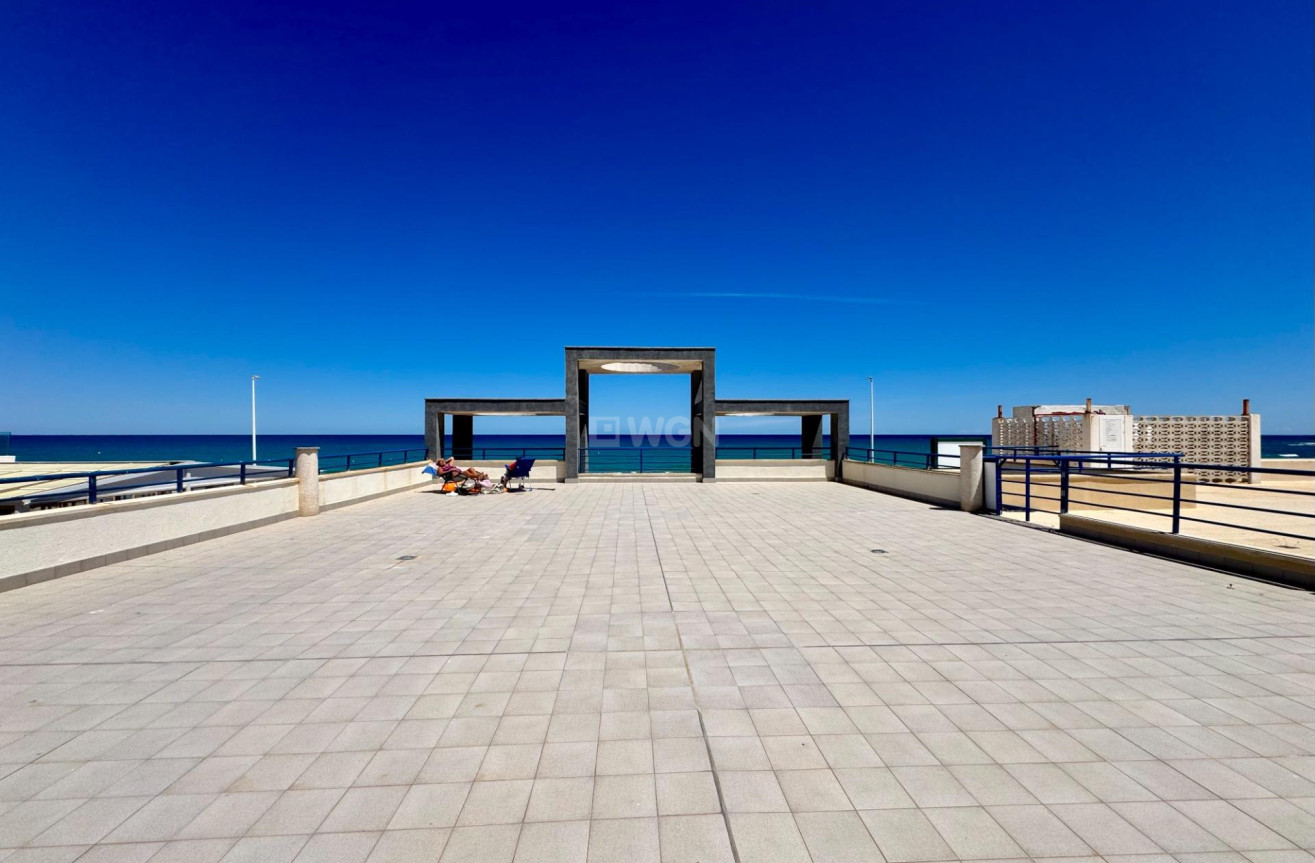Odsprzedaż - Mieszkanie w bloku - Torrevieja - Torre La Mata