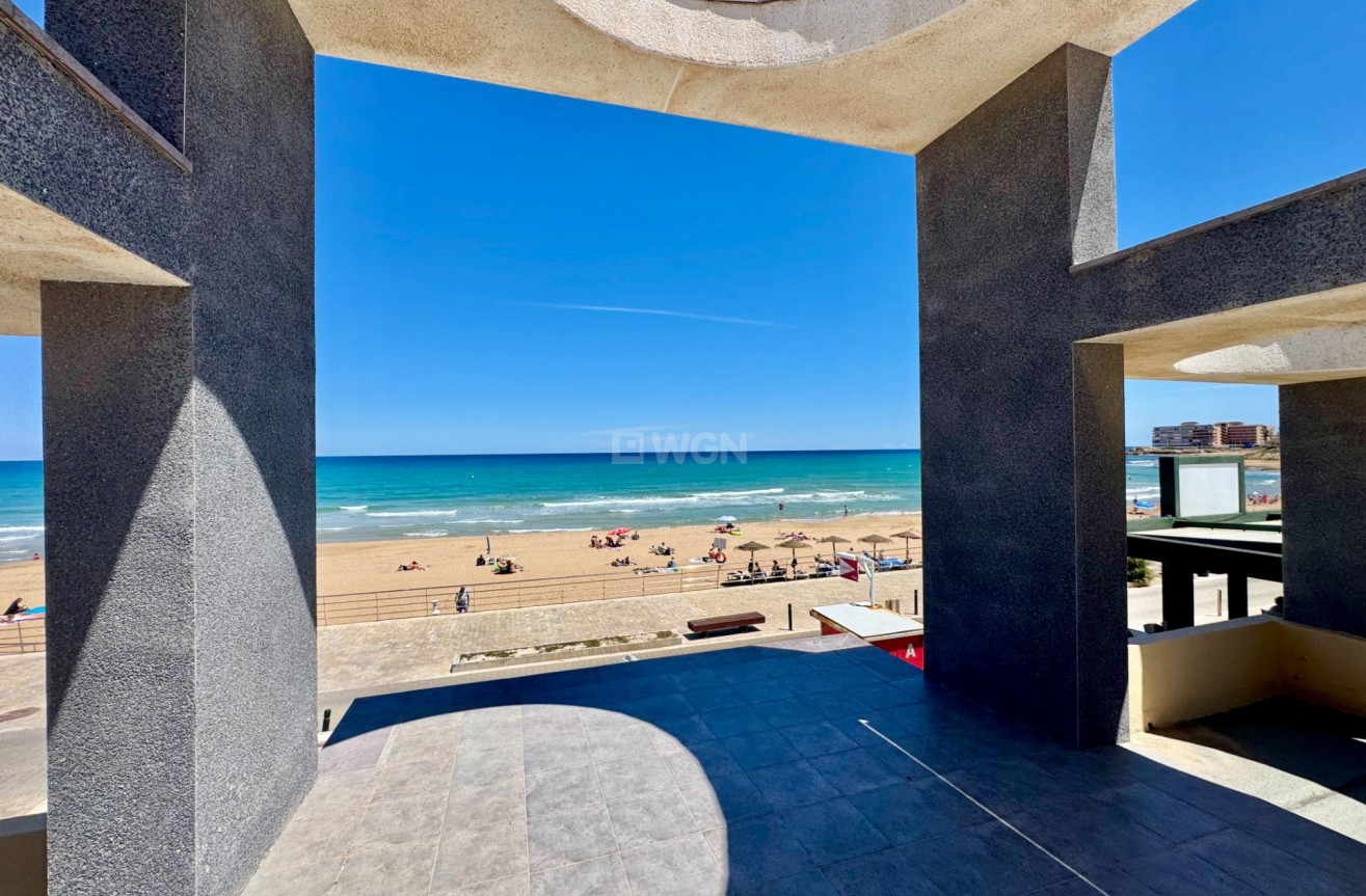 Odsprzedaż - Mieszkanie w bloku - Torrevieja - Torre La Mata