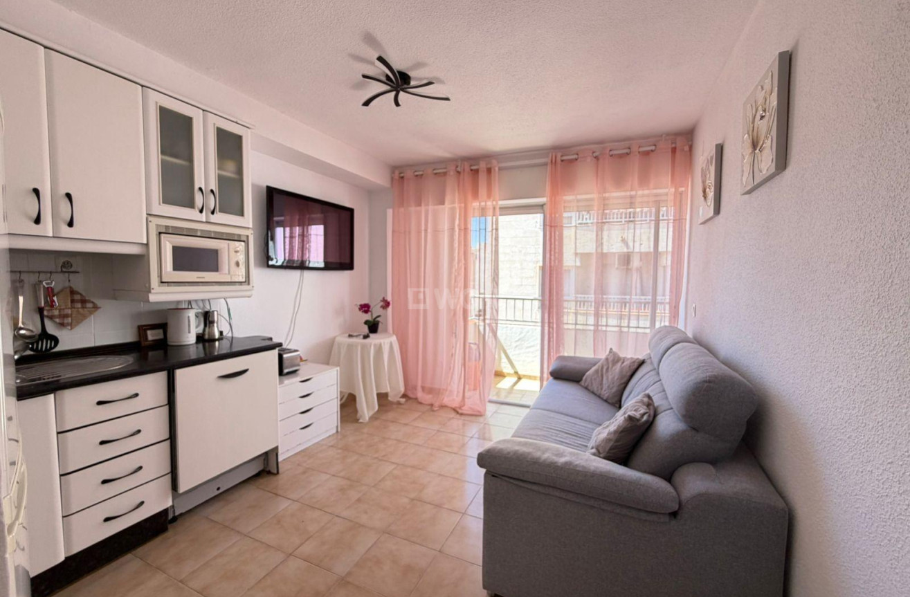 Odsprzedaż - Mieszkanie w bloku - Torrevieja - Centro