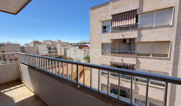 Odsprzedaż - Mieszkanie w bloku - Torrevieja - Centro