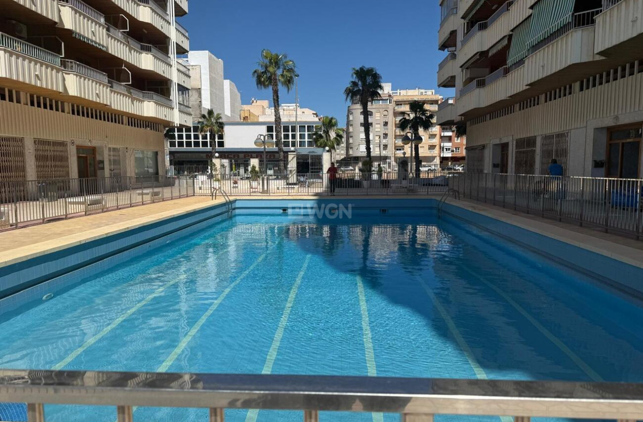 Odsprzedaż - Mieszkanie w bloku - Torrevieja - Playa del Acequión