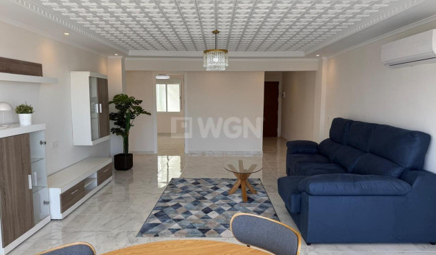 Odsprzedaż - Mieszkanie w bloku - Torrevieja - Playa del Acequión