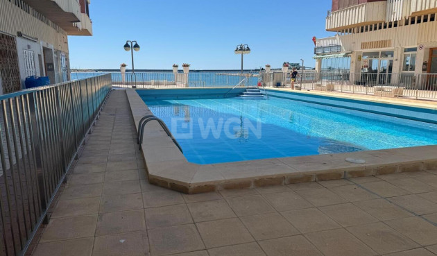 Odsprzedaż - Mieszkanie w bloku - Torrevieja - Playa del Acequión
