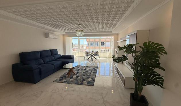 Odsprzedaż - Mieszkanie w bloku - Torrevieja - Playa del Acequión