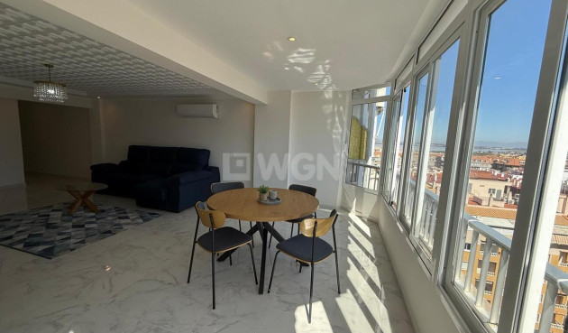 Odsprzedaż - Mieszkanie w bloku - Torrevieja - Playa del Acequión