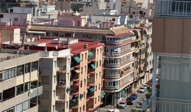 Odsprzedaż - Mieszkanie w bloku - Torrevieja - Playa del Acequión