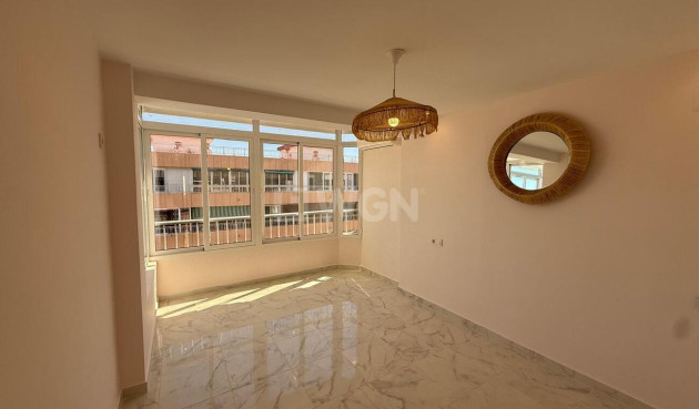 Odsprzedaż - Mieszkanie w bloku - Torrevieja - Playa del Acequión