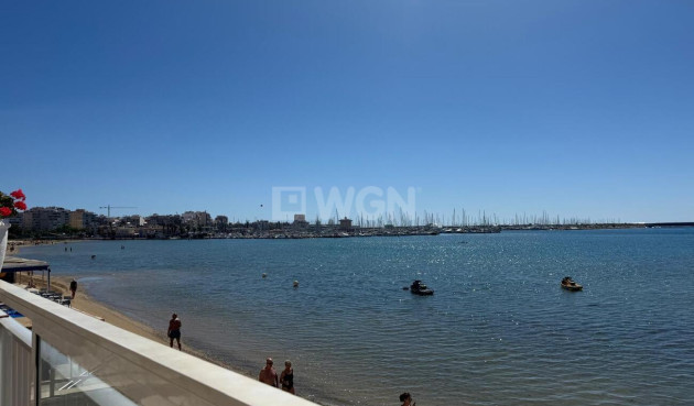 Odsprzedaż - Mieszkanie w bloku - Torrevieja - Playa del Acequión