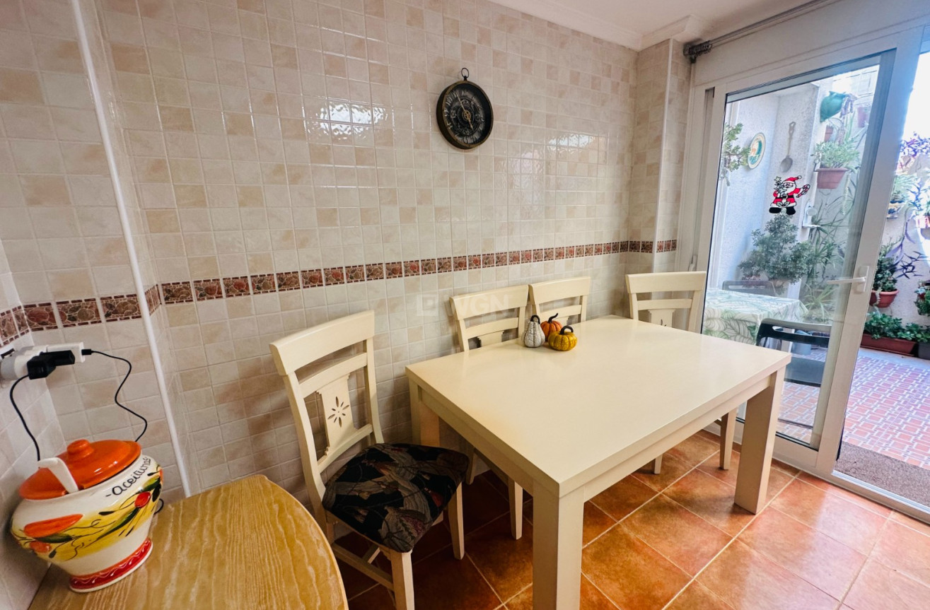 Odsprzedaż - Kamienica - Jacarilla - Inland