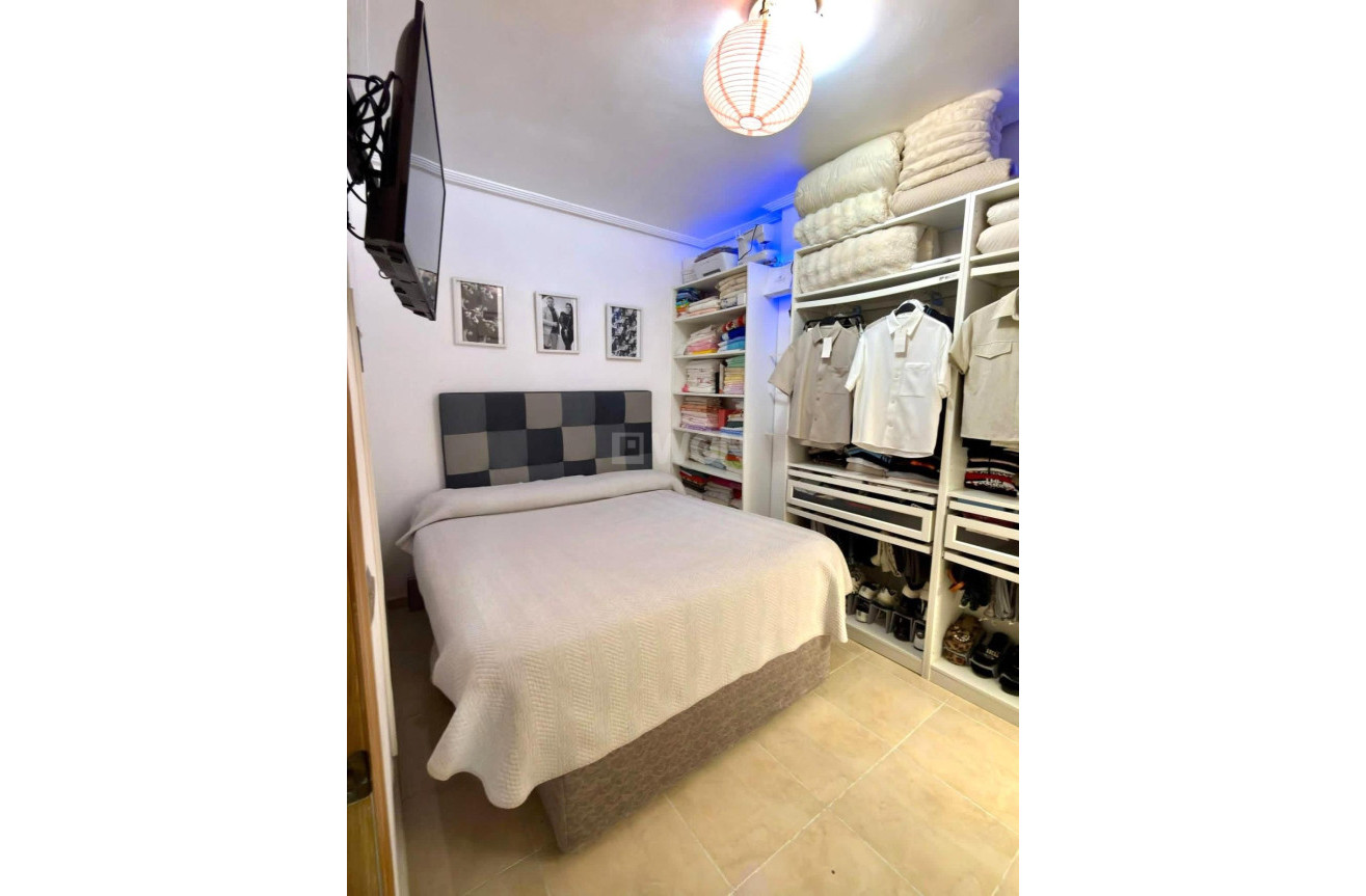 Odsprzedaż - Mieszkanie w bloku - Torrevieja - Nueva Torrevieja