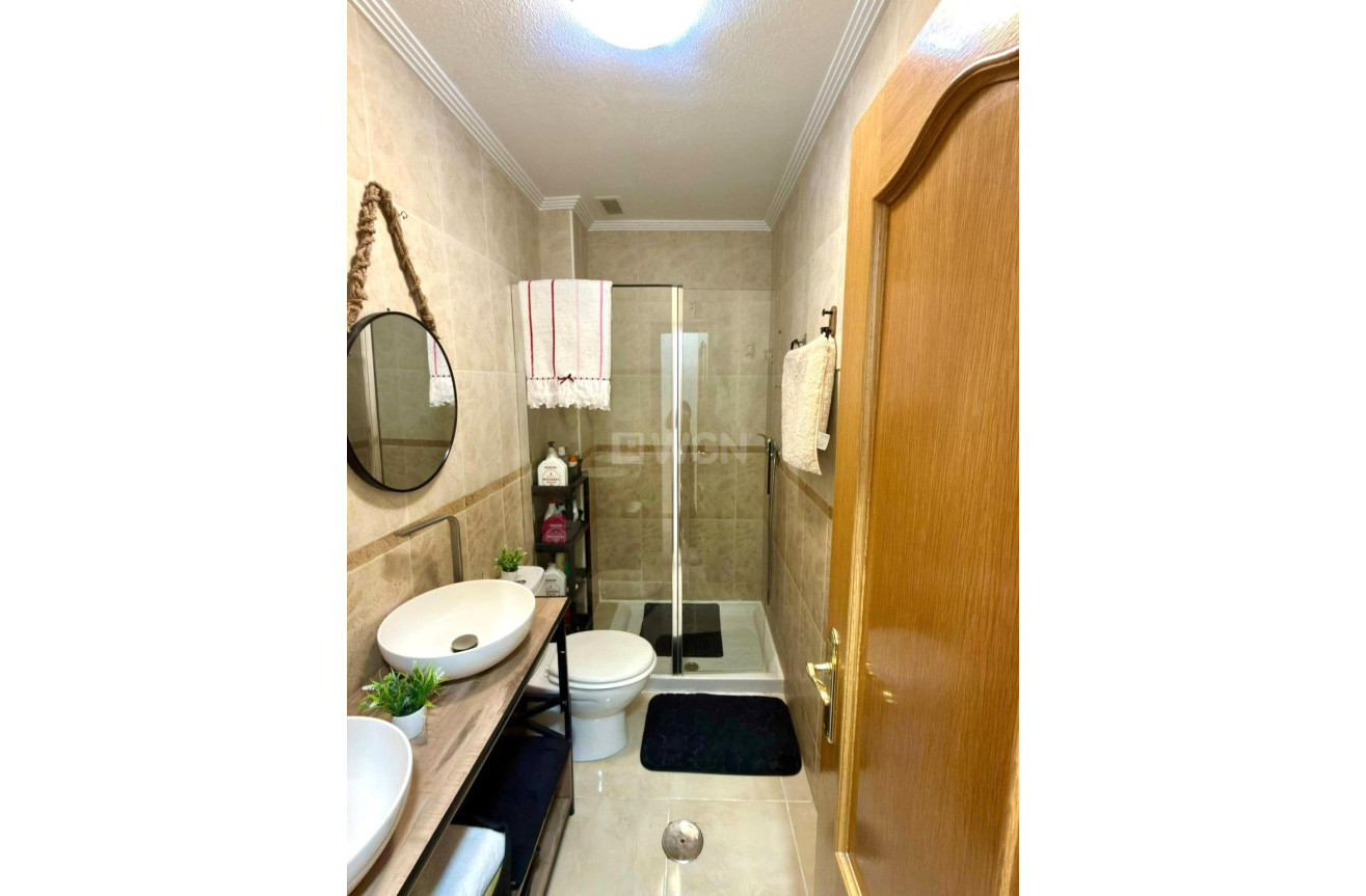 Odsprzedaż - Mieszkanie w bloku - Torrevieja - Nueva Torrevieja