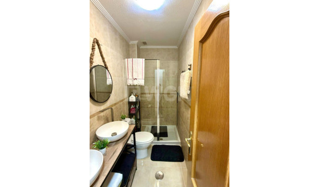 Odsprzedaż - Mieszkanie w bloku - Torrevieja - Nueva Torrevieja