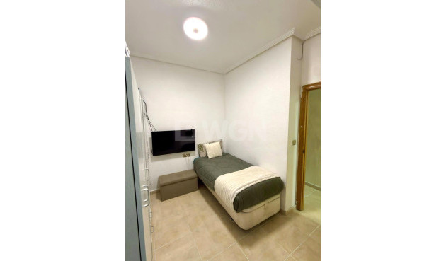 Odsprzedaż - Mieszkanie w bloku - Torrevieja - Nueva Torrevieja