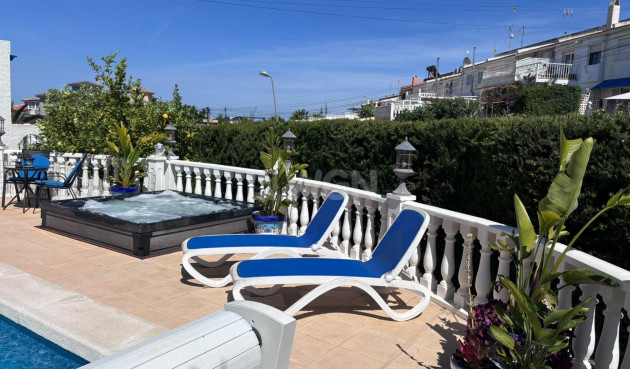 Odsprzedaż - Villa - Torrevieja - Los Balcones