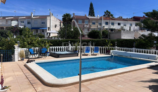 Odsprzedaż - Villa - Torrevieja - Los Balcones
