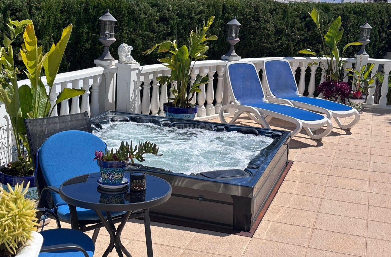 Odsprzedaż - Villa - Torrevieja - Los Balcones