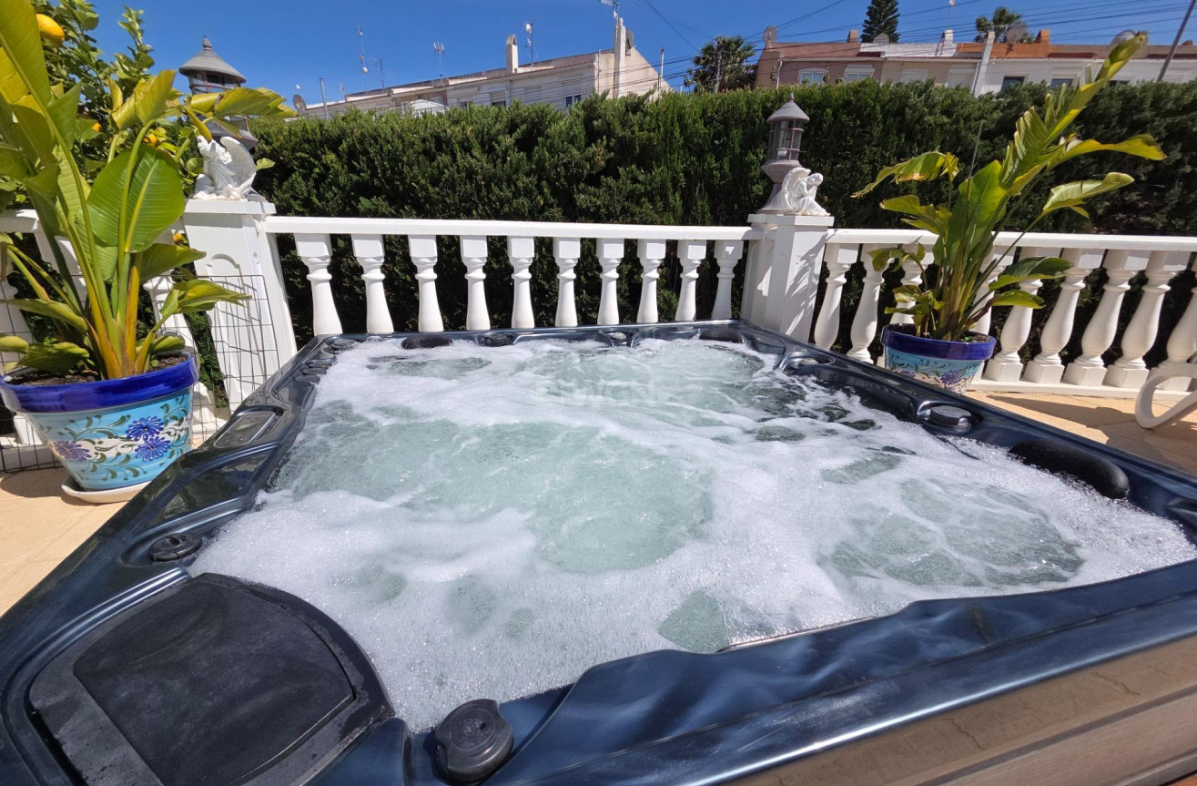 Odsprzedaż - Villa - Torrevieja - Los Balcones