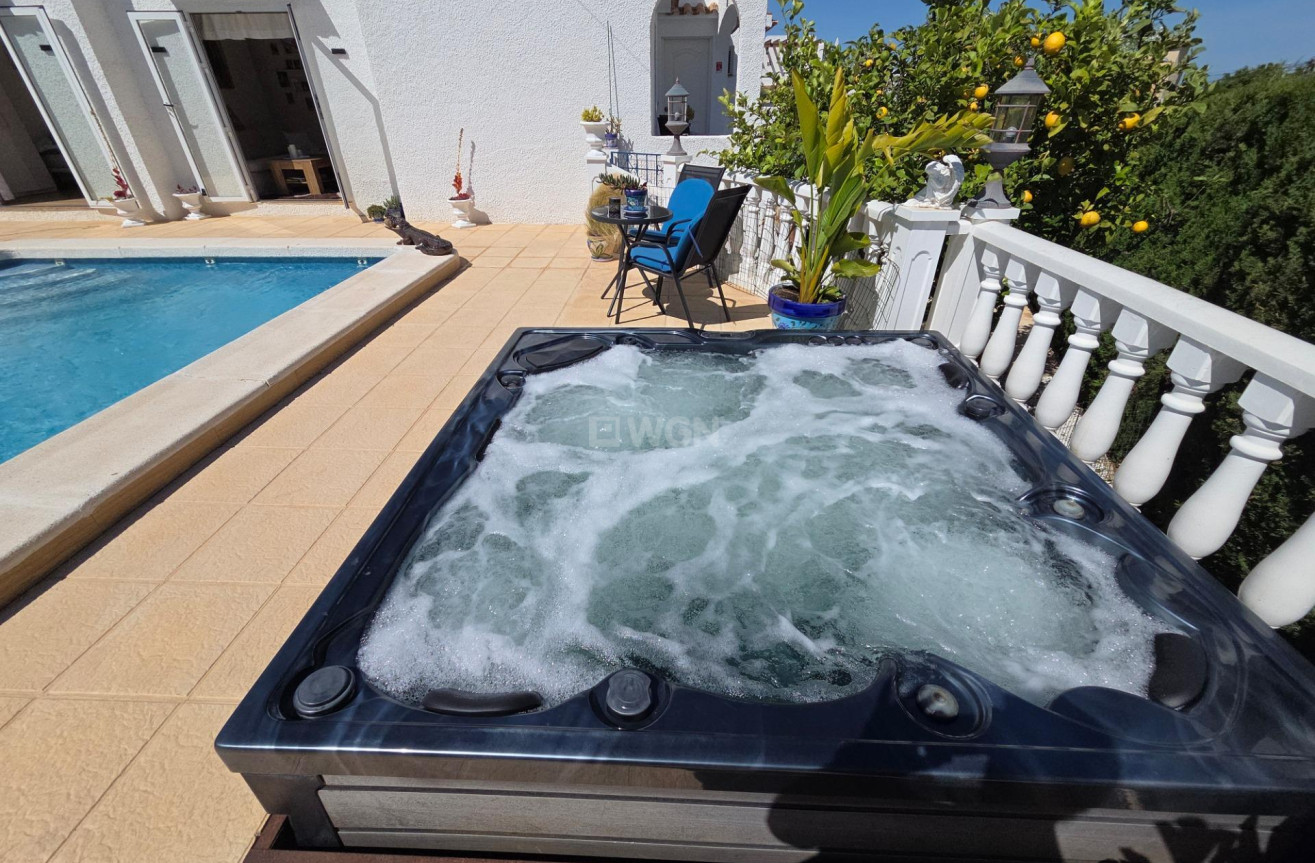 Odsprzedaż - Villa - Torrevieja - Los Balcones
