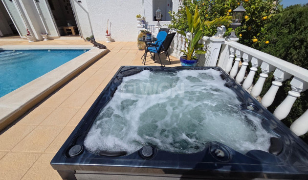 Odsprzedaż - Villa - Torrevieja - Los Balcones