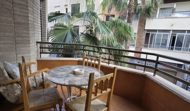 Odsprzedaż - Mieszkanie w bloku - Torrevieja - Centro
