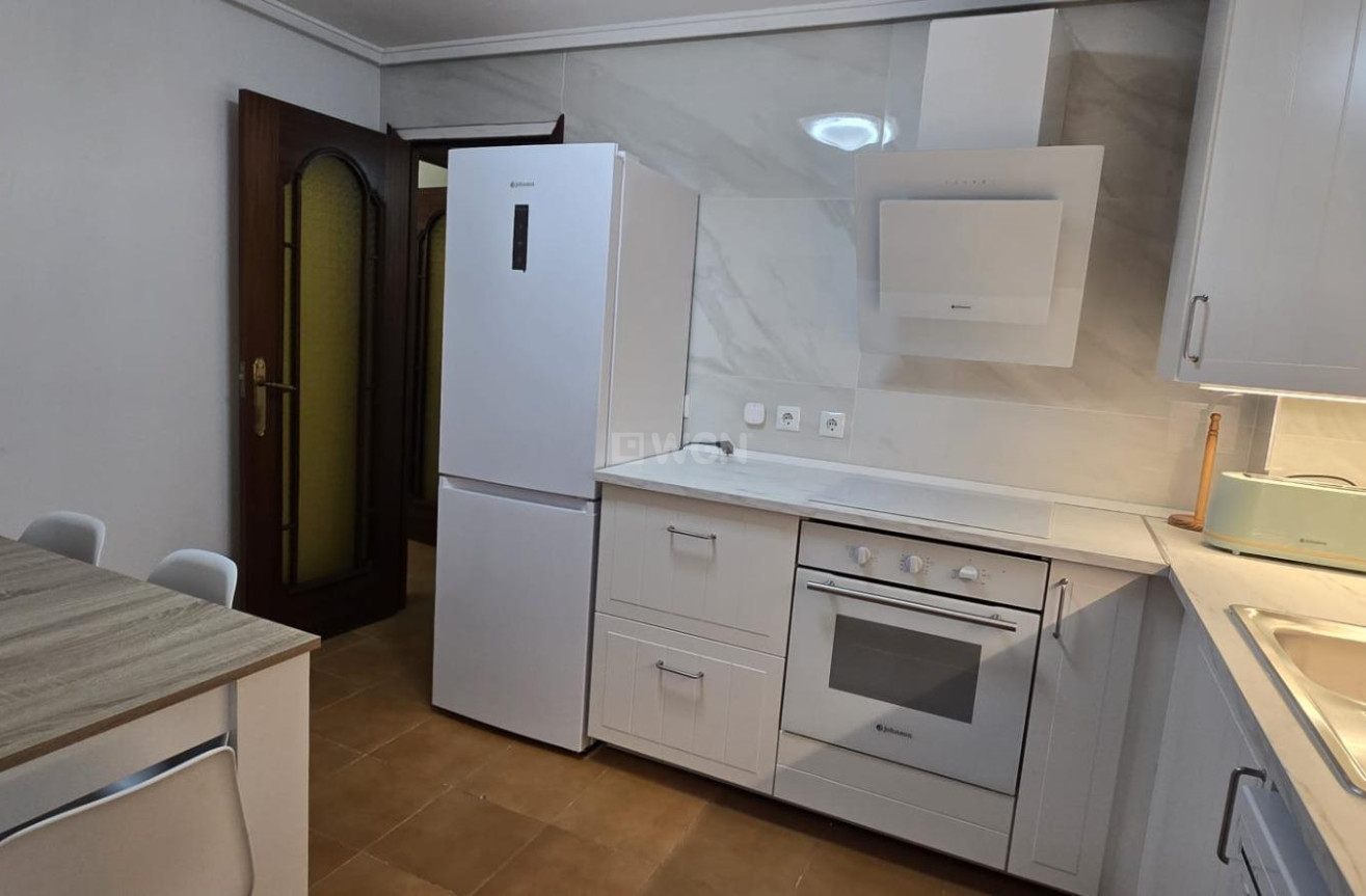 Odsprzedaż - Mieszkanie w bloku - Torrevieja - Centro