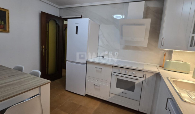 Odsprzedaż - Mieszkanie w bloku - Torrevieja - Centro
