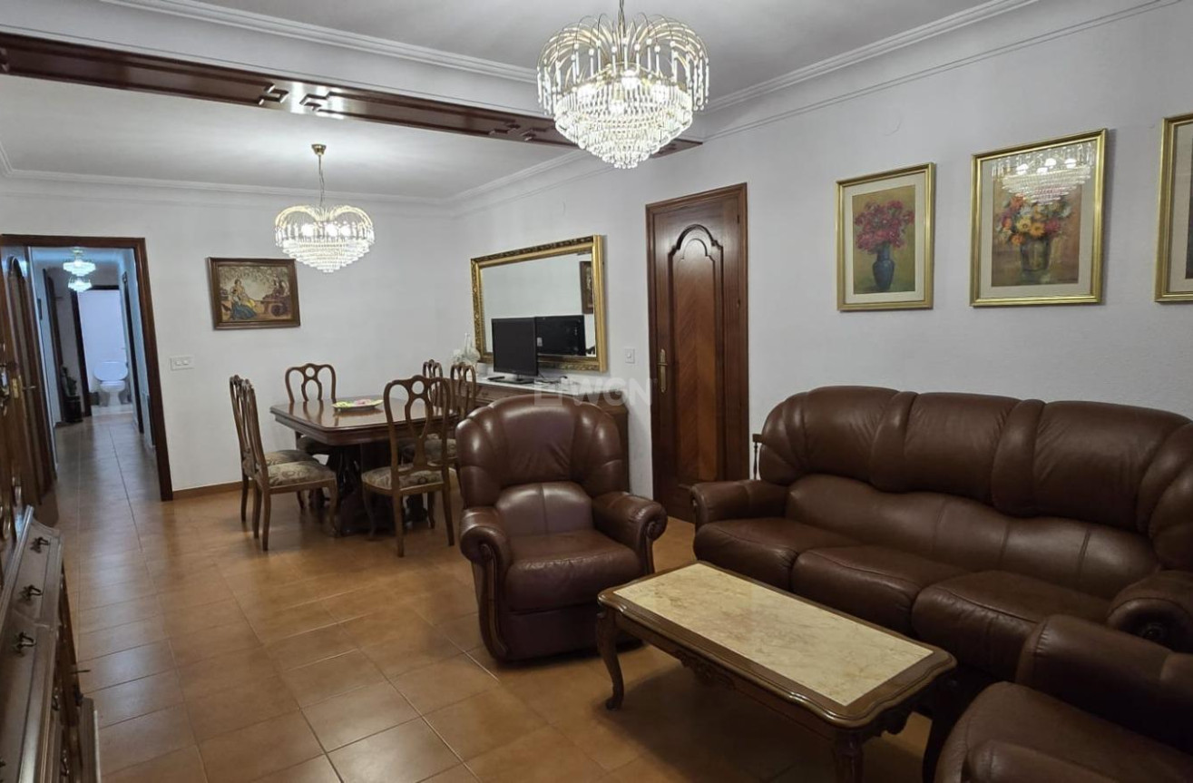 Odsprzedaż - Mieszkanie w bloku - Torrevieja - Centro