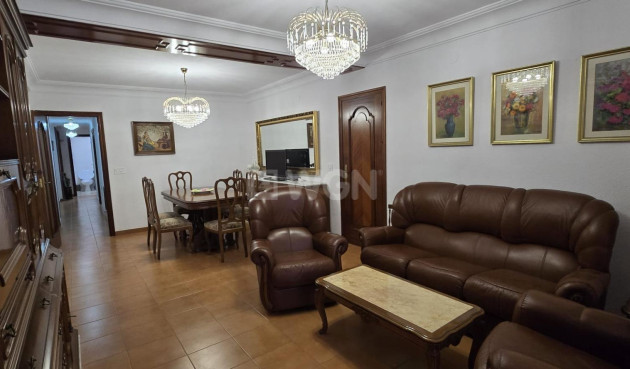 Odsprzedaż - Mieszkanie w bloku - Torrevieja - Centro