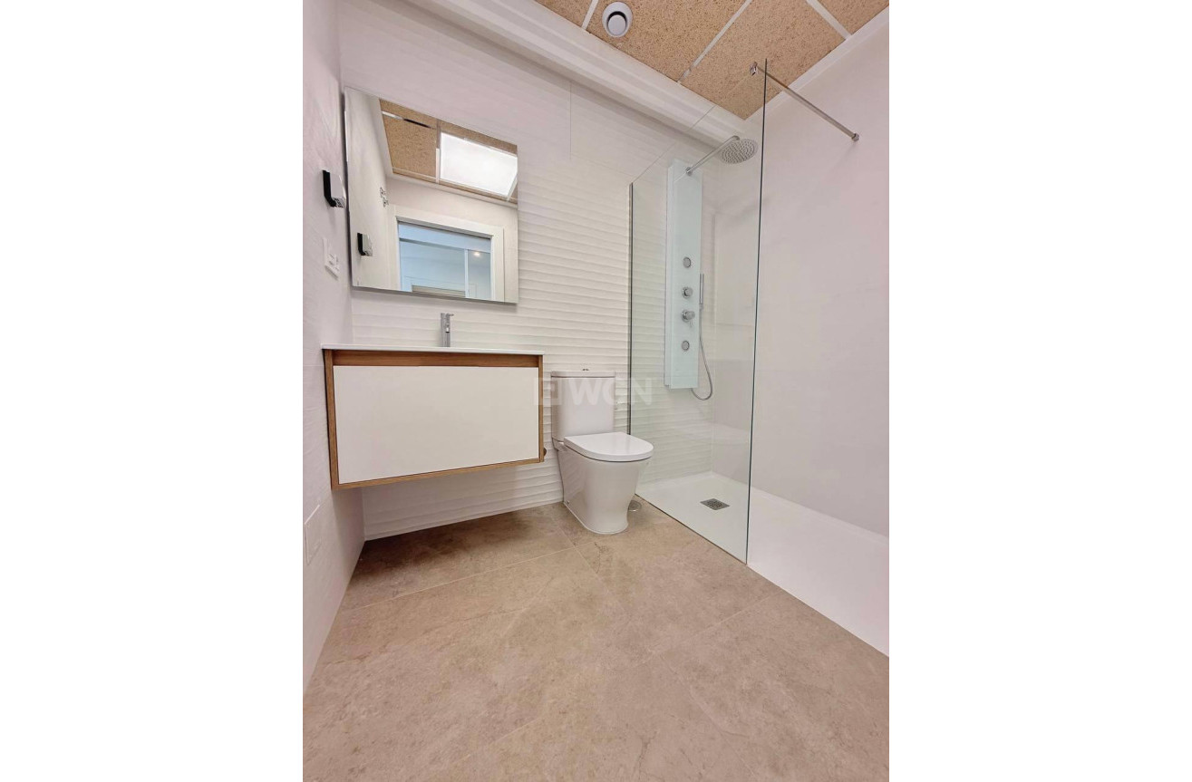 Odsprzedaż - Mieszkanie w bloku - Orihuela - Urbanización Perla Del Mar
