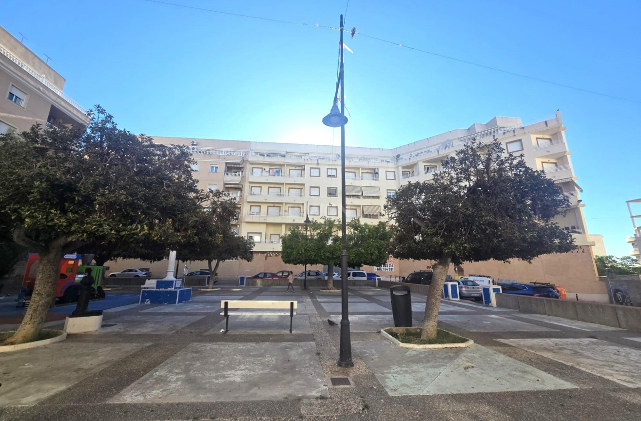 Odsprzedaż - Mieszkanie w bloku - Torrevieja - Centro