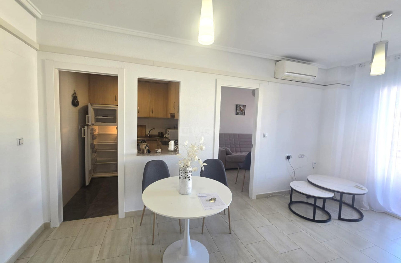 Odsprzedaż - Mieszkanie w bloku - Torrevieja - Centro