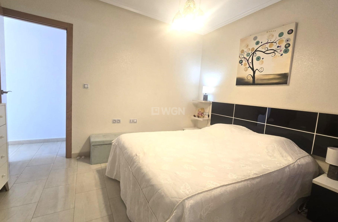 Odsprzedaż - Mieszkanie w bloku - Torrevieja - Centro