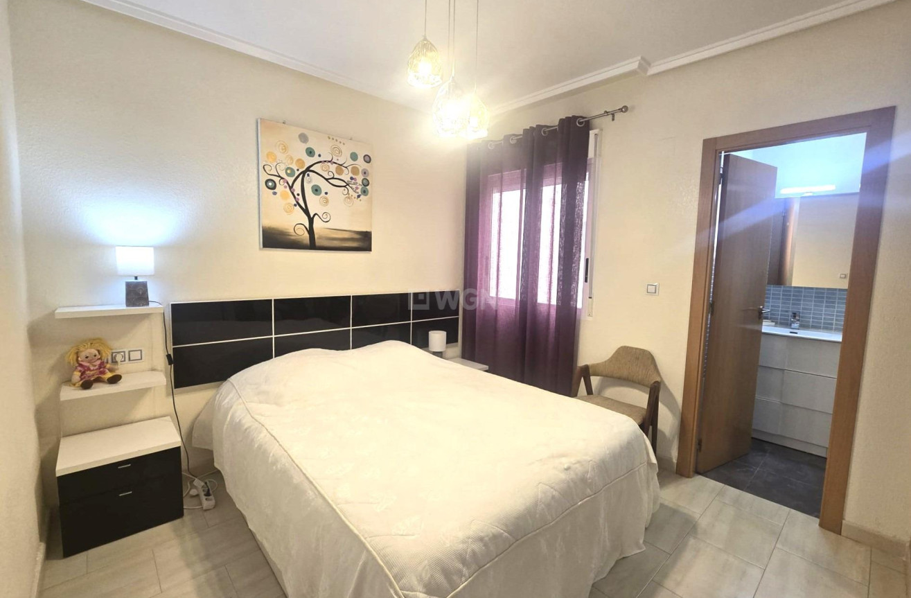 Odsprzedaż - Mieszkanie w bloku - Torrevieja - Centro