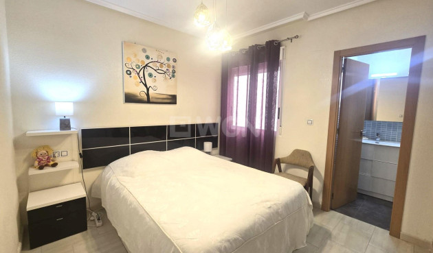 Odsprzedaż - Mieszkanie w bloku - Torrevieja - Centro