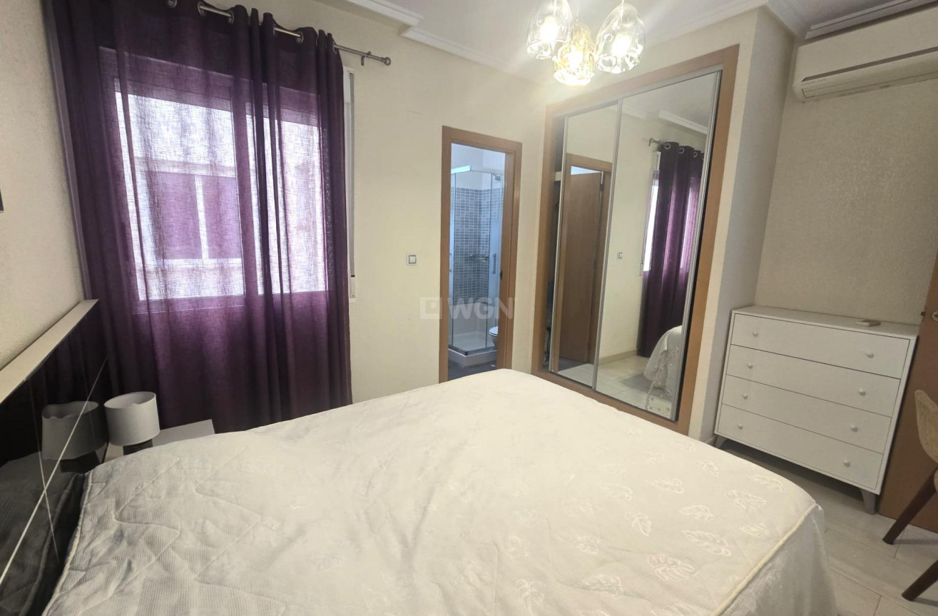 Odsprzedaż - Mieszkanie w bloku - Torrevieja - Centro