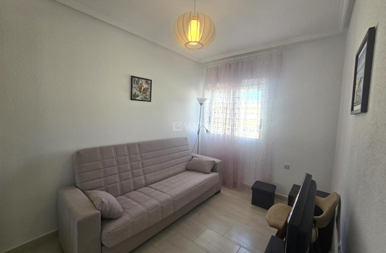 Odsprzedaż - Mieszkanie w bloku - Torrevieja - Centro