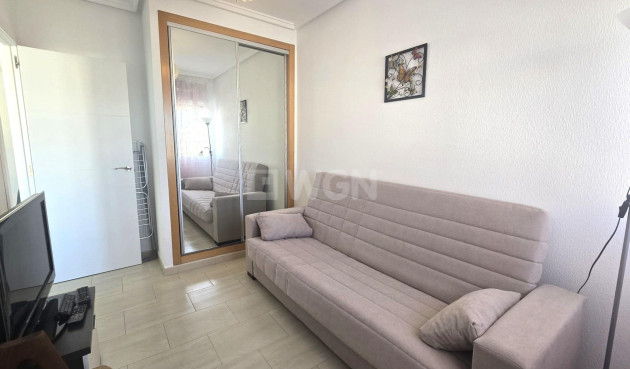 Odsprzedaż - Mieszkanie w bloku - Torrevieja - Centro