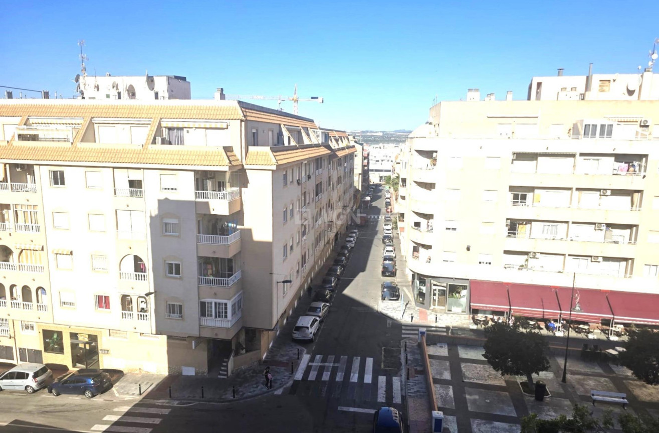 Odsprzedaż - Mieszkanie w bloku - Torrevieja - Centro