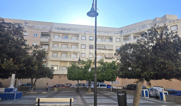 Odsprzedaż - Mieszkanie w bloku - Torrevieja - Centro