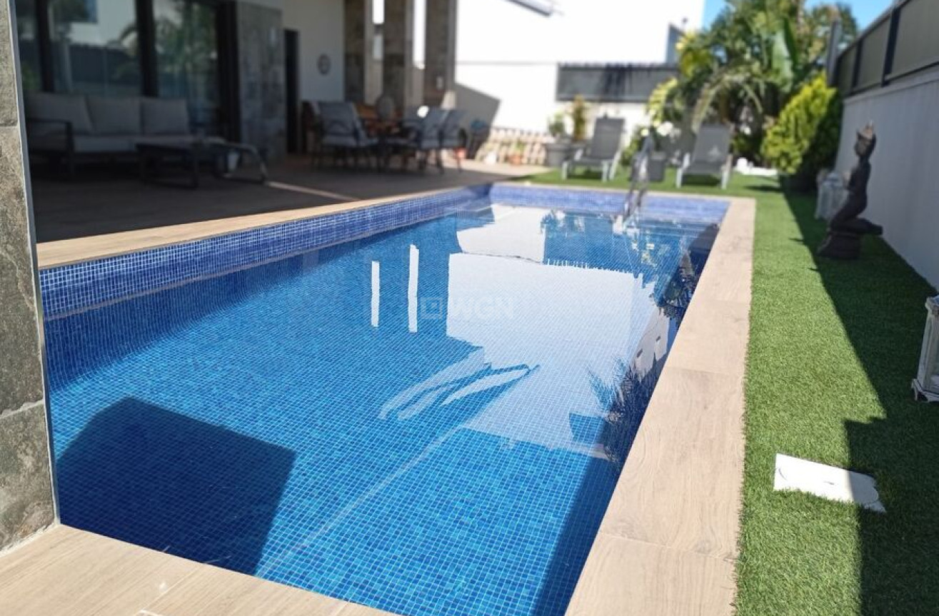 Odsprzedaż - Villa - Daya Nueva - Costa Blanca