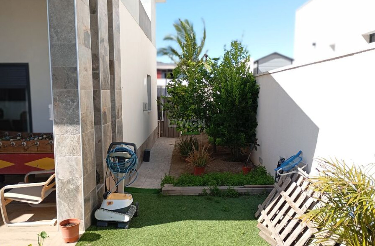 Odsprzedaż - Villa - Daya Nueva - Costa Blanca