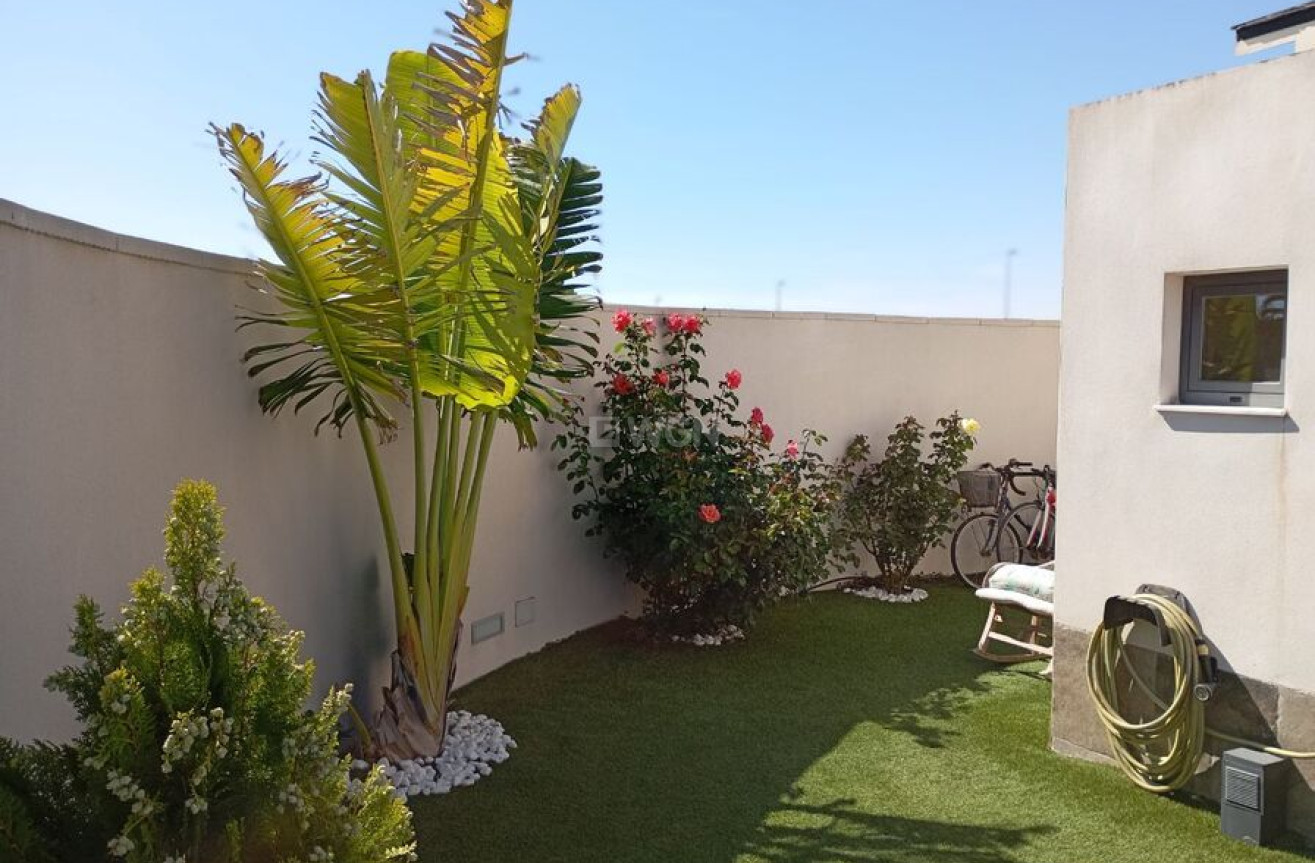 Odsprzedaż - Villa - Daya Nueva - Costa Blanca