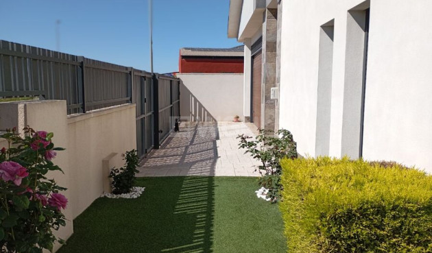 Odsprzedaż - Villa - Daya Nueva - Costa Blanca