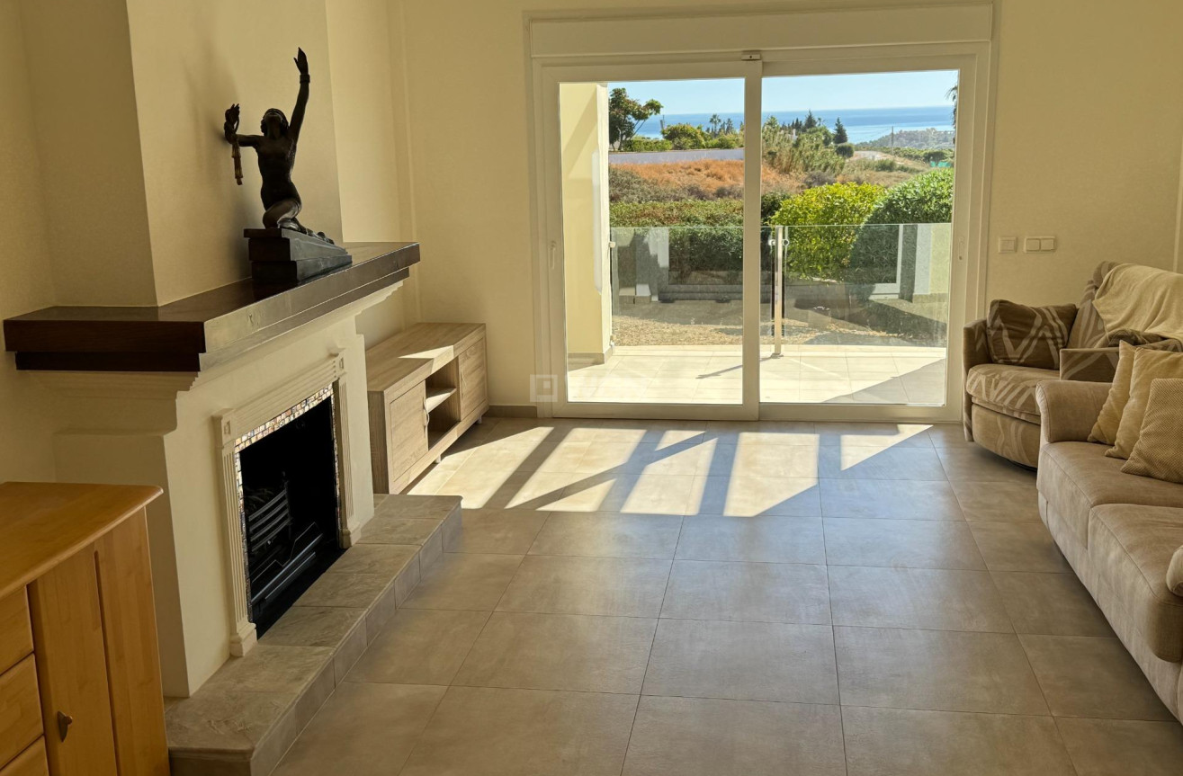 Odsprzedaż - Villa - Estepona - Las Lomas