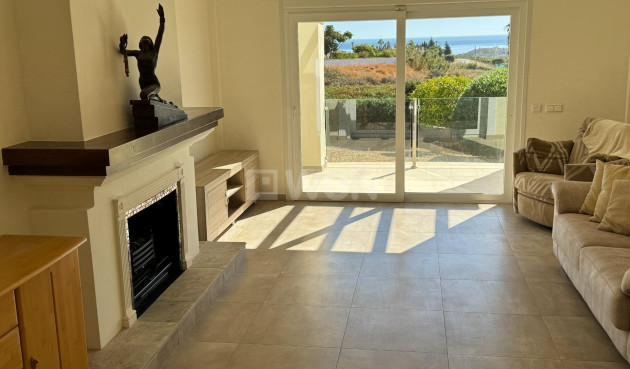 Odsprzedaż - Villa - Estepona - Las Lomas