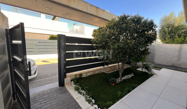 Odsprzedaż - Villa - Orihuela Costa - Lomas de Cabo Roig