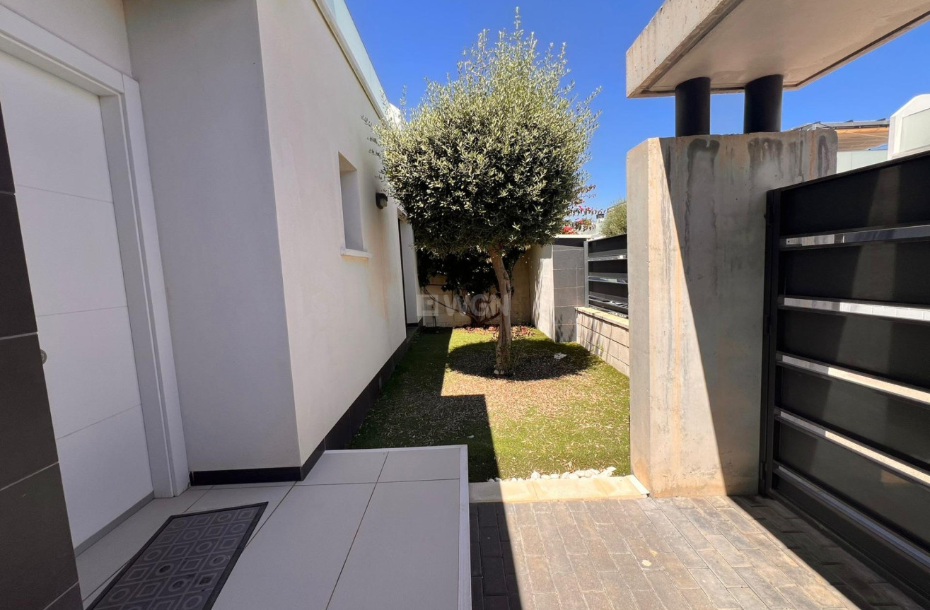 Odsprzedaż - Villa - Orihuela Costa - Lomas de Cabo Roig