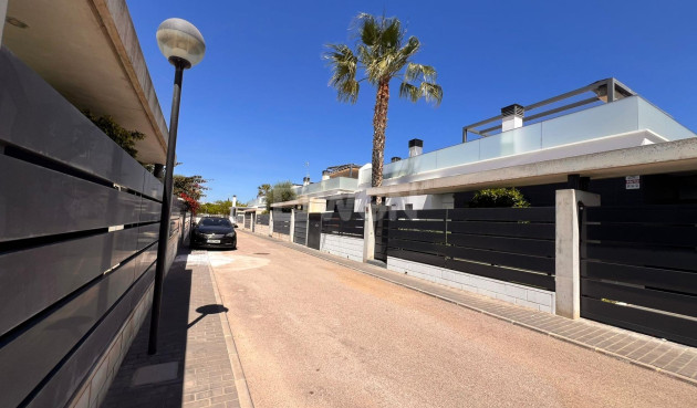 Odsprzedaż - Villa - Orihuela Costa - Lomas de Cabo Roig